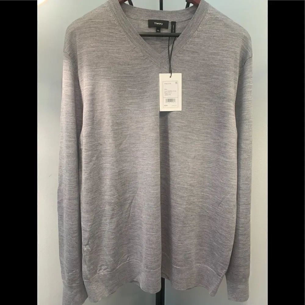 Theory Men’s V-neck  100% wool long sleeve solid sweater size XXL, NWT - Picture 2 of 5